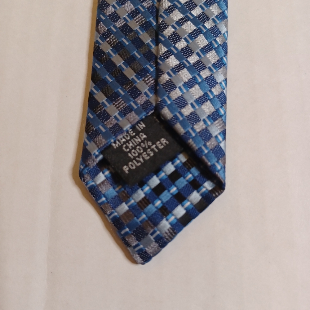 Men's Bespoke Blue Checkered 100%Silk Tie. - Picture 7 of 10